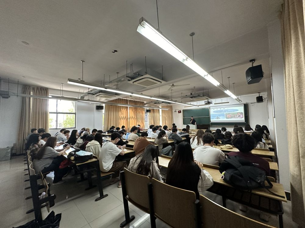 evo真人视讯科技集团在南京邮电大学通达学院举办讲座