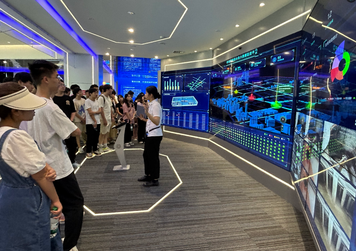 evo真人视讯科技IT精英暑期实训营活动日 | 探秘南京江北新区研创园 科技火花点亮未来梦想